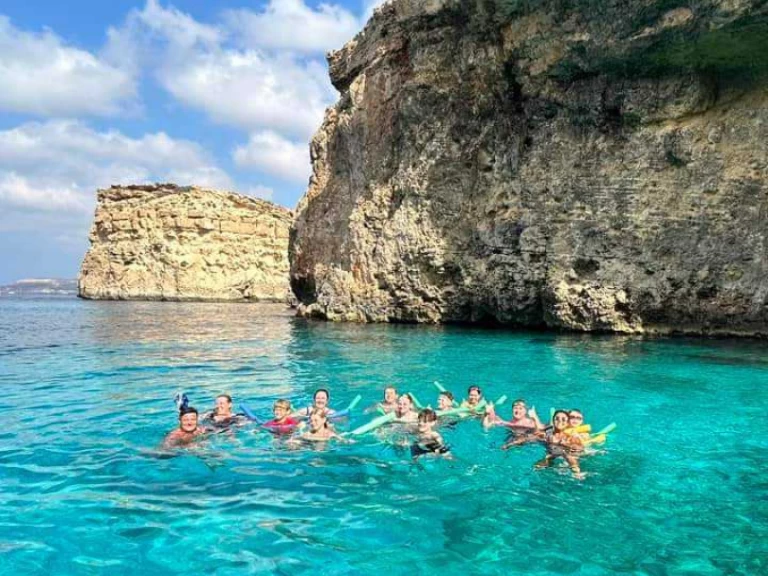 Lancha para alquilar Ċirkewwa al mejor precio