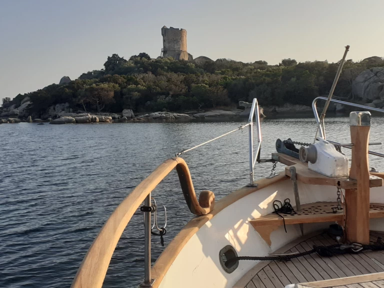 Alquiler de embarcaciones eurobanker 38 CLASSIQUE enFigari en Samboat