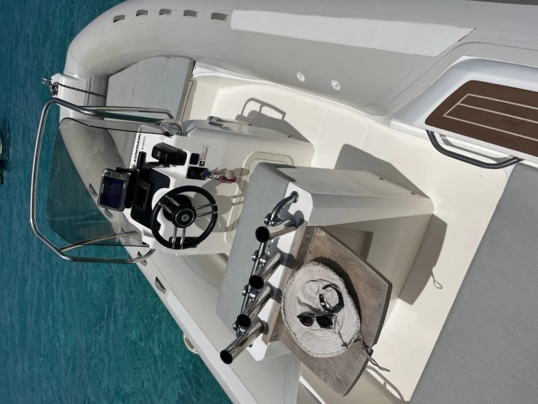 Alquiler Neumática Capelli con o sin  título de navegación