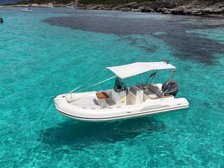 Alquiler de embarcaciones Capelli Tempest 626 enSaint-Florent en Samboat