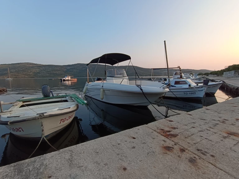 AM Yacht Prince 570 Open de alquiler a Poljica