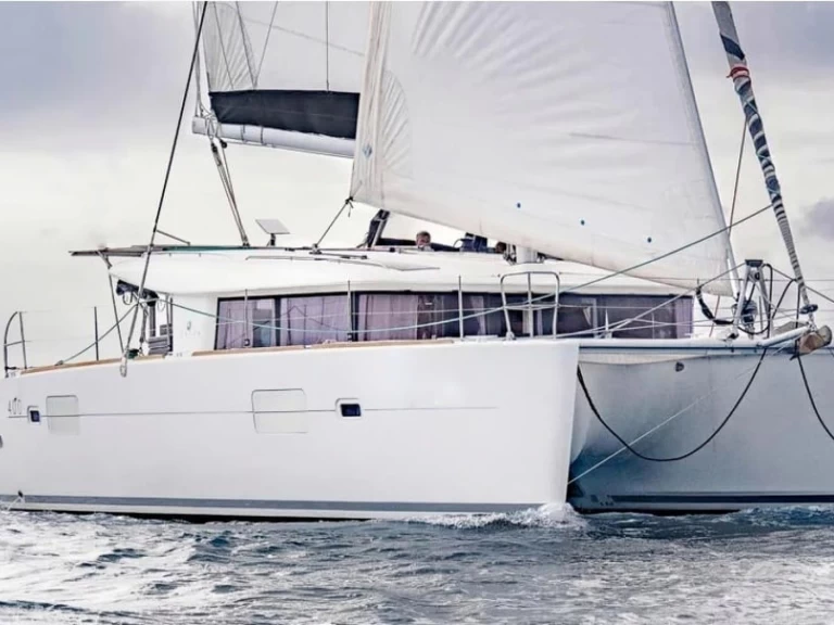Alquiler Catamarán Lagoon con o sin  título de navegación