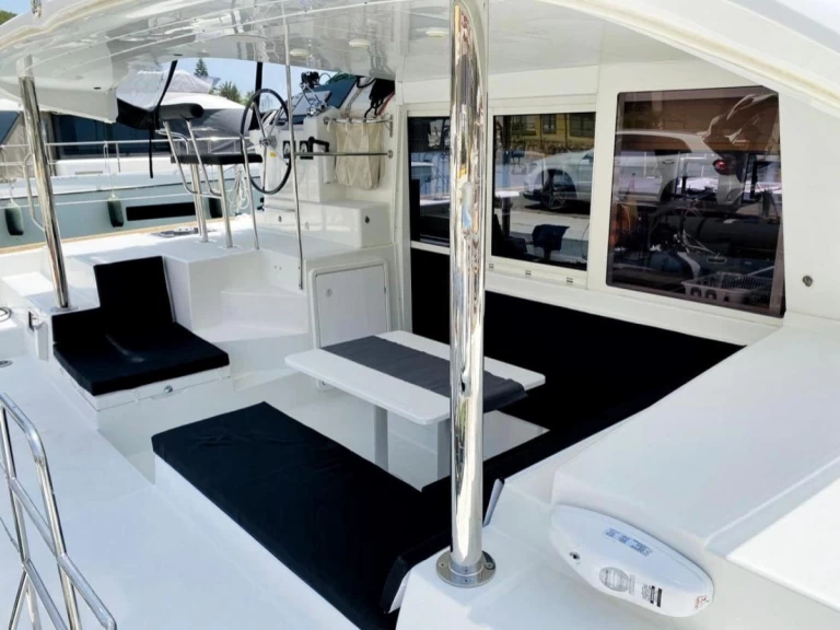 Alquiler de Lagoon Lagoon 400 S2 en Santa Eulària des Riu