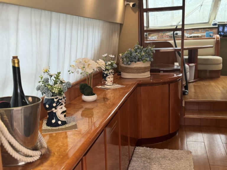 Alquiler de embarcaciones Antango Ship 62 Fly  enPalermo en Samboat