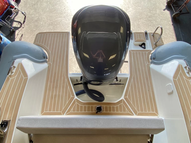 Alquiler Neumática Capelli con o sin  título de navegación