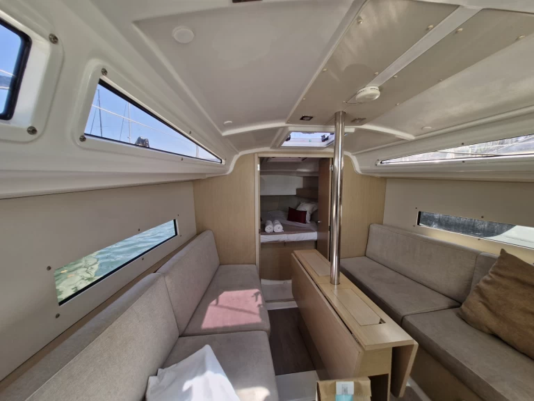 Bénéteau Oceanis 30.1 de alquiler a Barcelona