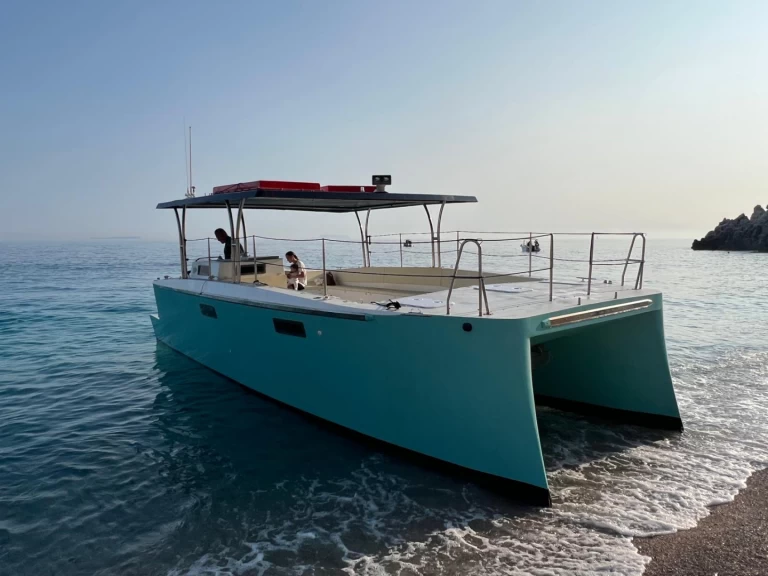 Catamarán para alquilar Himarë al mejor precio