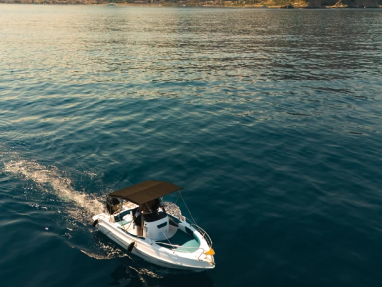 Alquiler de barcos Taormina barato de Blumax 19 Pro