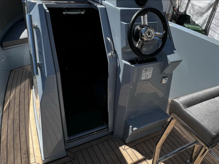 Moonday yacht Matrix 655 de alquiler a Six-Fours-les-Plages