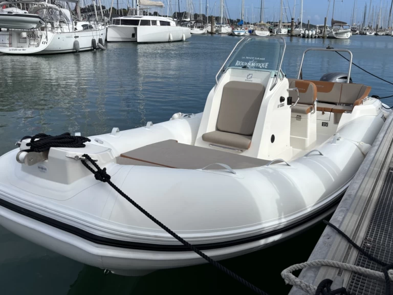 Alquiler de embarcaciones Zodiac Medline 6.8 enLa Trinité-sur-Mer en Samboat