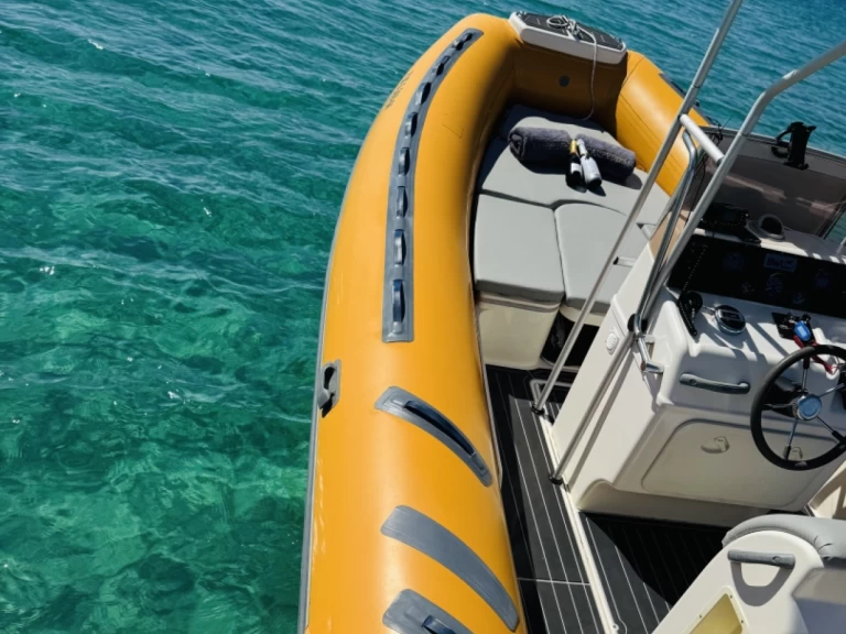 Alquiler Neumática SEVEN FIFTY  con o sin  título de navegación