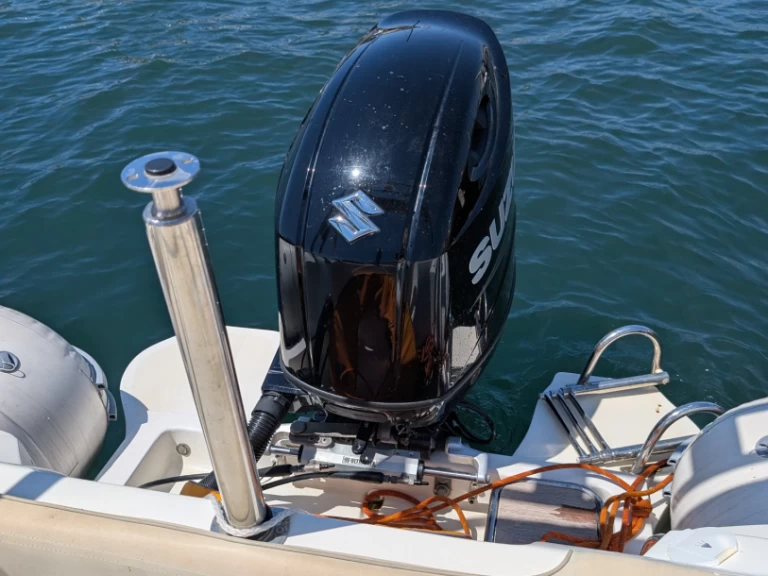 Alquiler de barcos Hyères barato de NJ 700