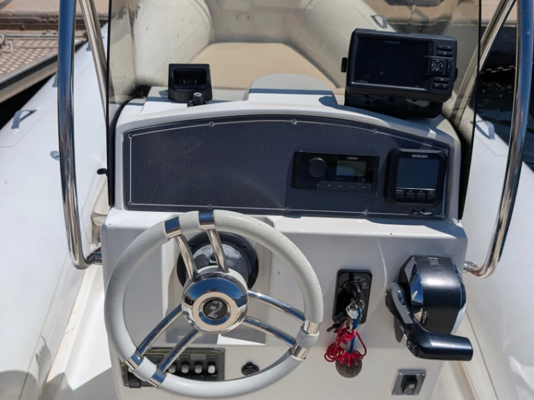 Alquiler de Nuova Jolly NJ 700 en Hyères