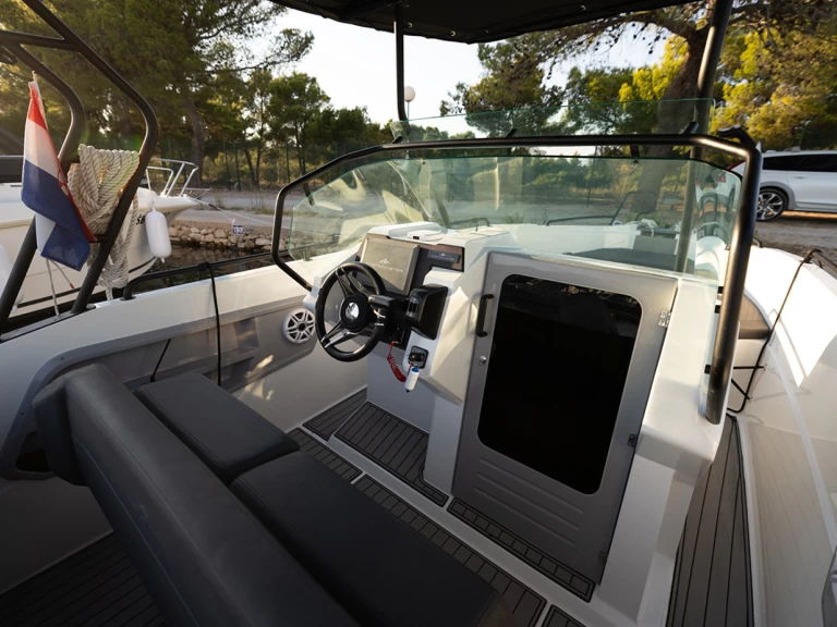 Alquiler de embarcaciones Northmaster Northmaster 685 Cruiser enŠibenik en Samboat