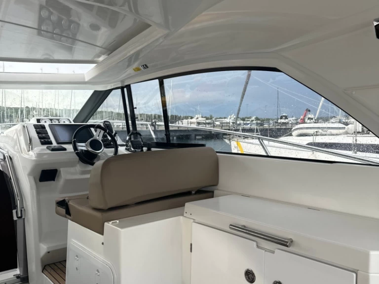 Alquiler de embarcaciones Jeanneau Leader 40 enPula en Samboat