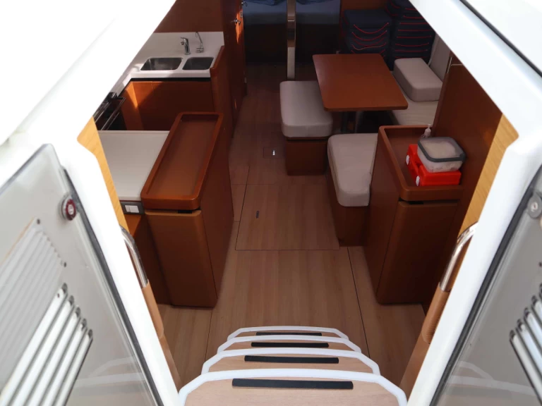 Velero para alquilar Ligia al mejor precio