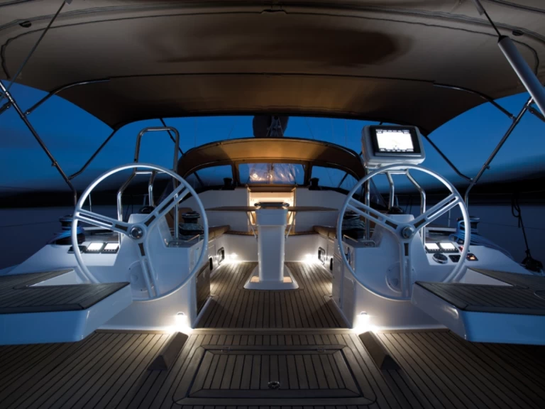 Alquiler de Elan Impression 50 en Seget Donji