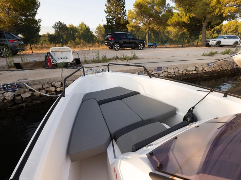 Compass Boats Compass 7s de alquiler a Šibenik