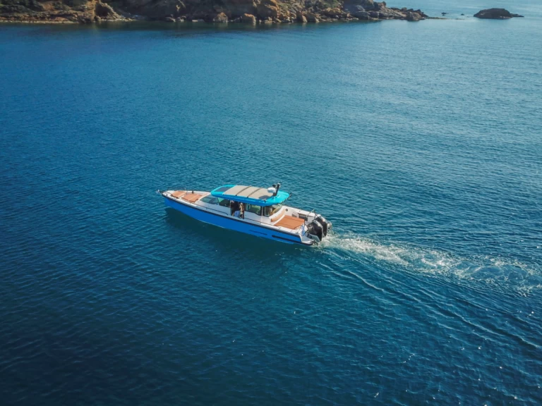 Alquiler de embarcaciones Axopar Axopar 37 XC Cross Cabin enChaniá en Samboat