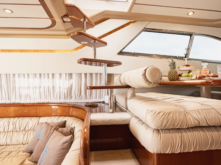 Alquiler de Lancha, con o sin patrón Ferretti Glyfáda