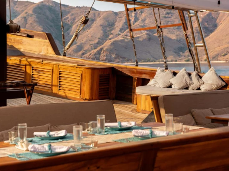 Alquiler Yate de lujo en Labuan Bajo -  Prana by Atzaro