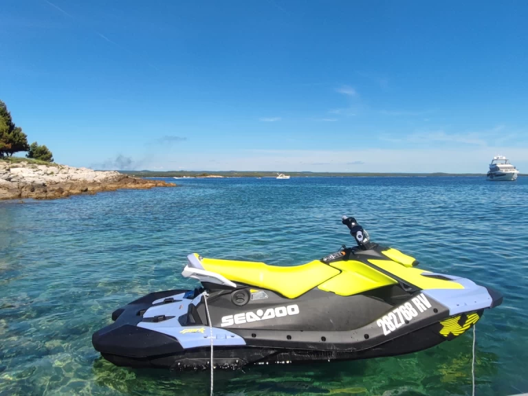 Alquiler de embarcaciones Sealine Spark  enRovinj en Samboat
