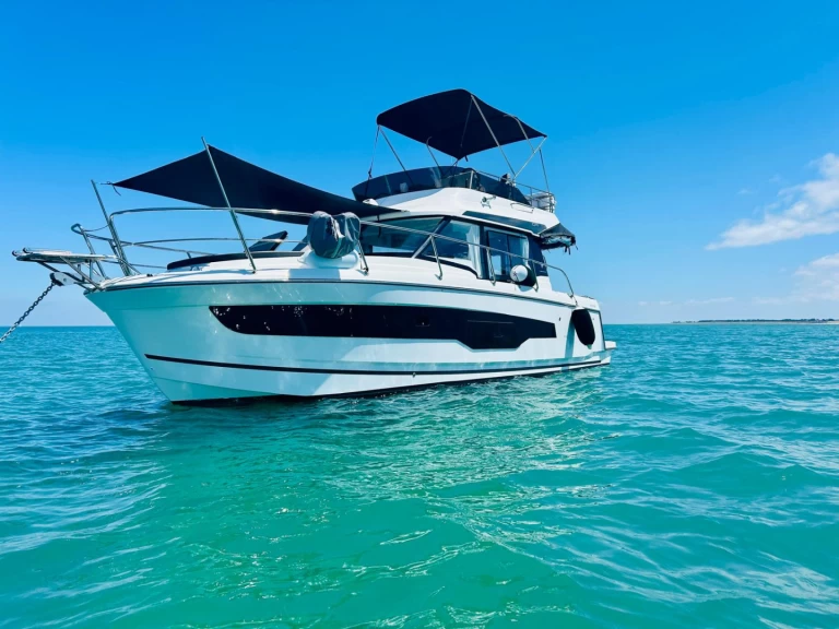 Alquiler de Jeanneau Merry Fisher 1095 Fly en Talmont-Saint-Hilaire