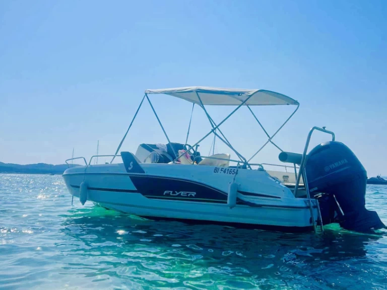 Alquiler de embarcaciones Bénéteau Flyer 6.6 SUNdeck enHyères en Samboat