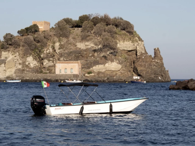 Alquiler de barcos Aci Trezza barato de Boston Whaler 17