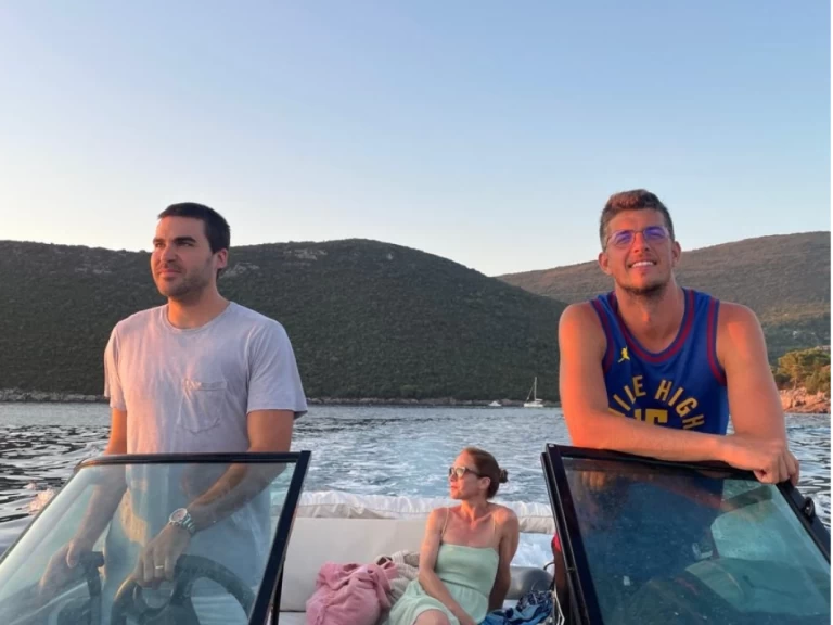 Lancha para alquilar Herceg Novi al mejor precio