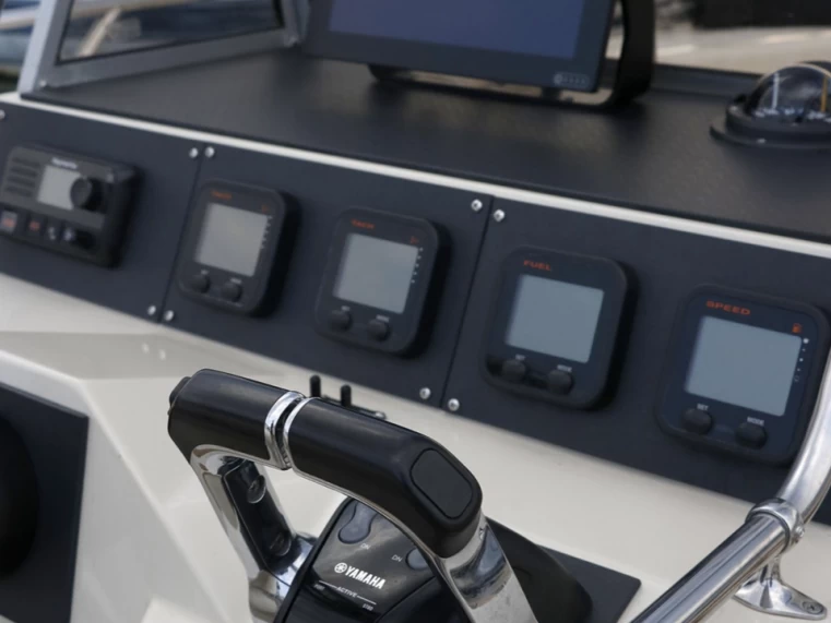 Alquiler de embarcaciones Boston Whaler Boston Whaler 27 Outrage enTaormina en Samboat