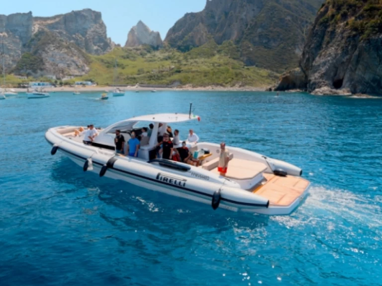 Alquiler de embarcaciones Pirelli 50 EFB enNápoles en Samboat