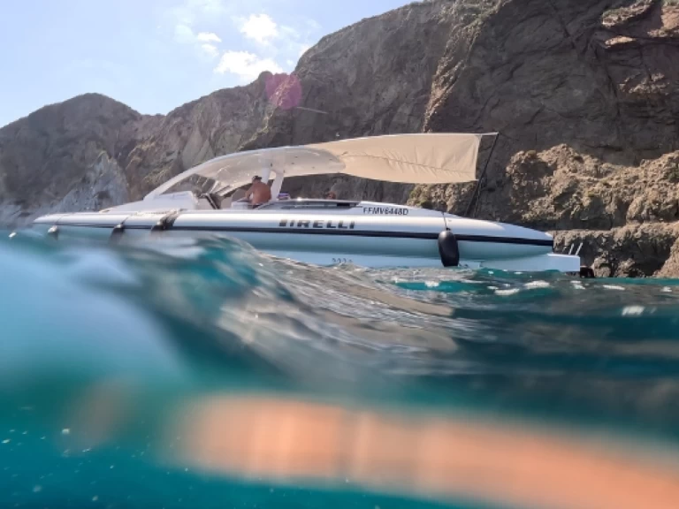 Alquiler Neumática Pirelli con o sin  título de navegación