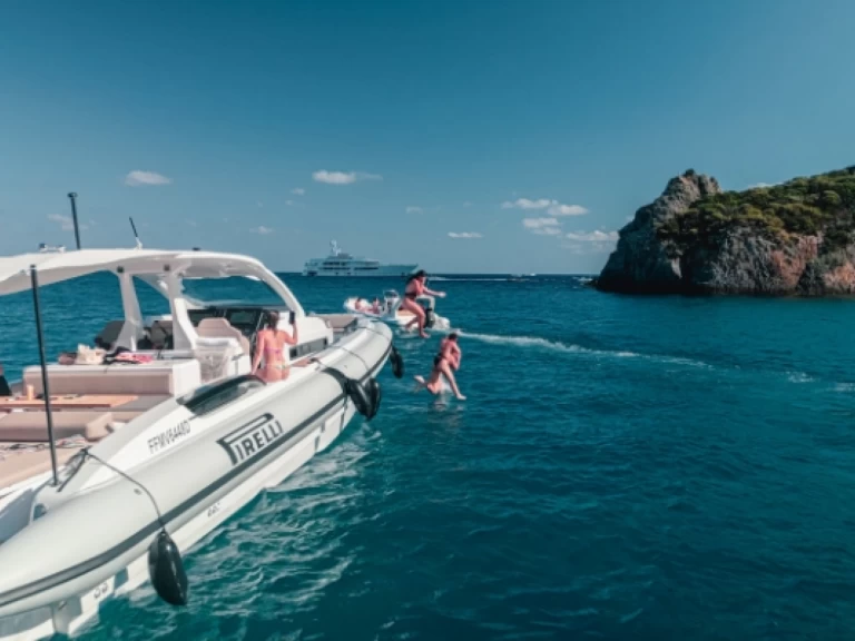 Neumática para alquilar Nápoles al mejor precio