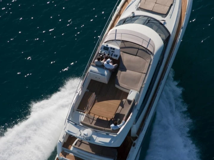 Alquiler Lancha Prestige con o sin  título de navegación