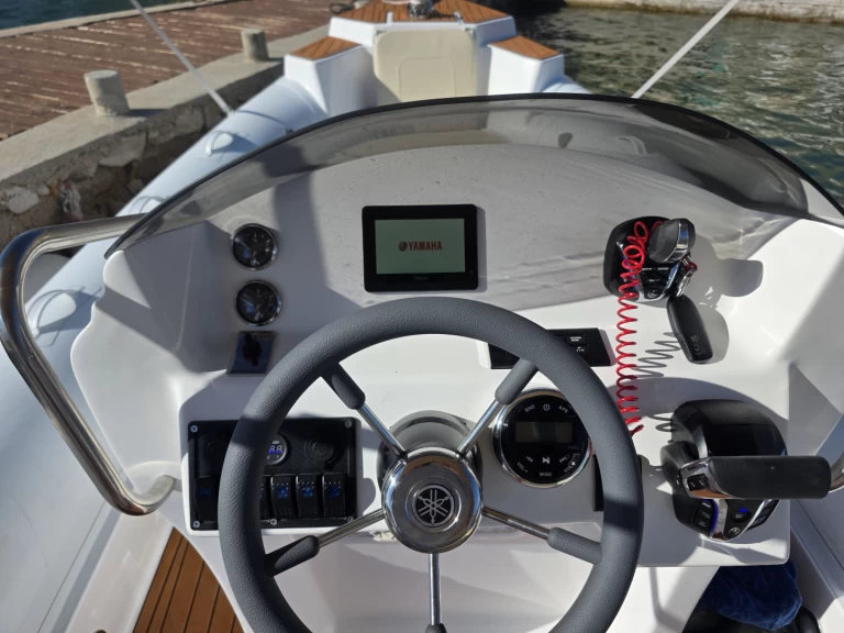 Alquiler Neumática SeaScent con o sin  título de navegación