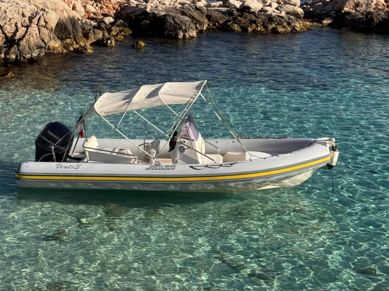 Joker Boat Clubman 23 de alquiler a Bormes-les-Mimosas