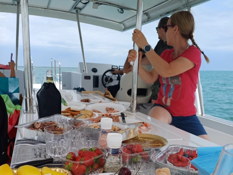 Alquiler de embarcaciones Lagoon 33 solar enCaorle en Samboat