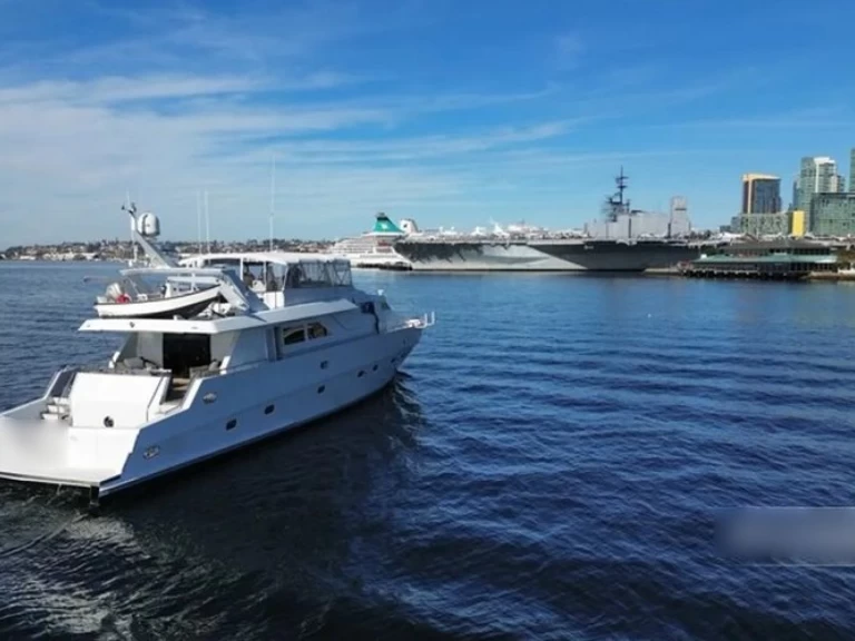 Alquiler Yate de lujo Custom con o sin  título de navegación