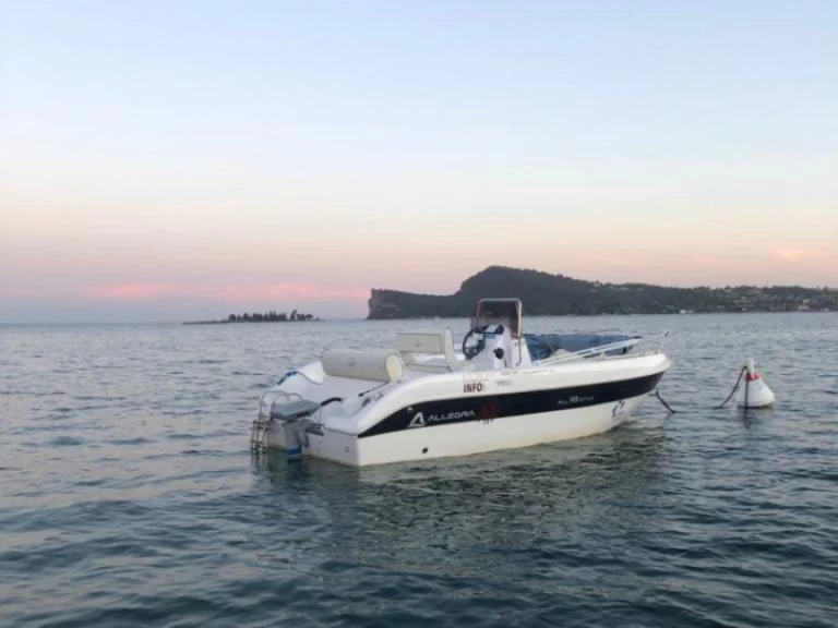 Alquiler de Allegra Boats All 19 Open en Baveno