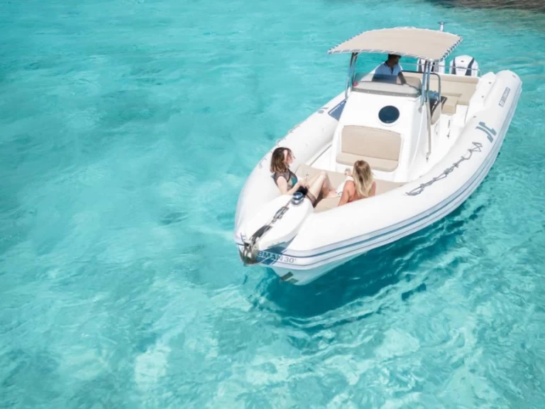 Joker Boat Clubman 30 de alquiler a La Maddalena