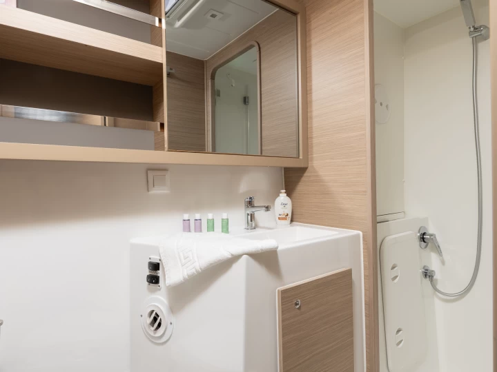 Alquiler de barcos Rogoznica barato de Lagoon 42 Millenium