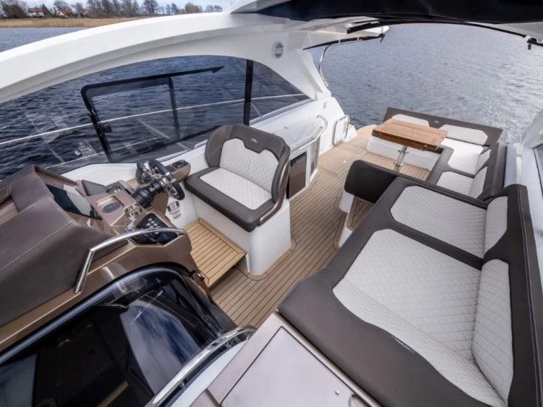 Alquiler de Galeon Galeon 405 HTL en Antibes