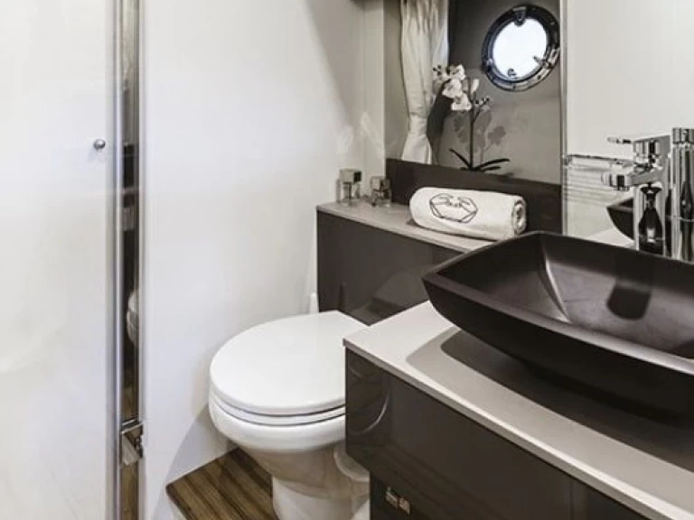 Alquiler de Cranchi Cranchi M44 HT en Beaulieu-sur-Mer