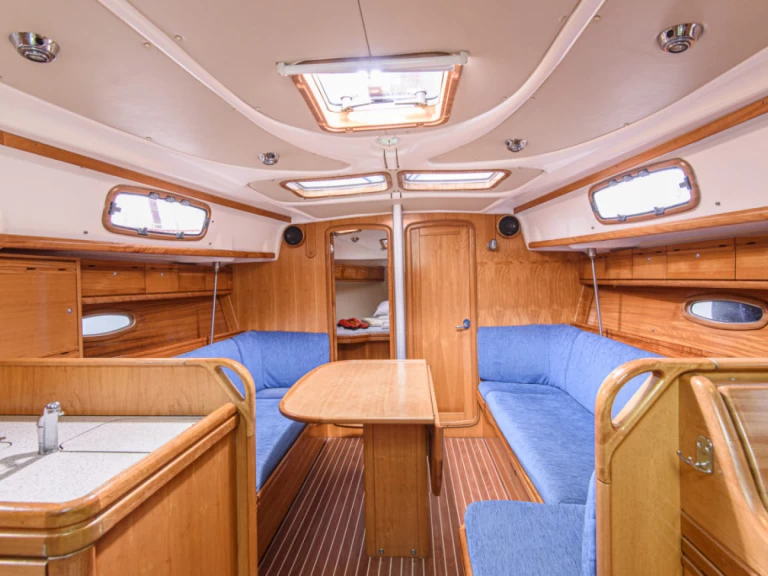 Bavaria Cruiser 37 de alquiler a San Vincenzo