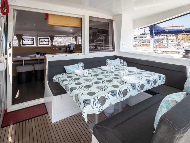 Alquiler de embarcaciones Lagoon Lagoon 400 S2 enSan Vincenzo en Samboat