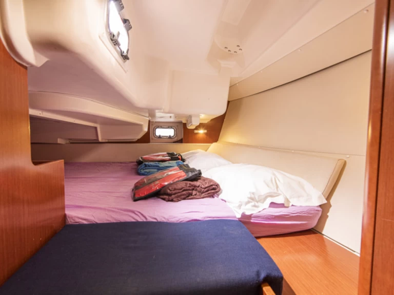 Bénéteau Oceanis 34 de alquiler a San Vincenzo