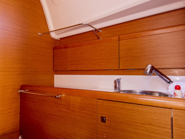 Alquiler de Velero, con o sin patrón Jeanneau San Vincenzo