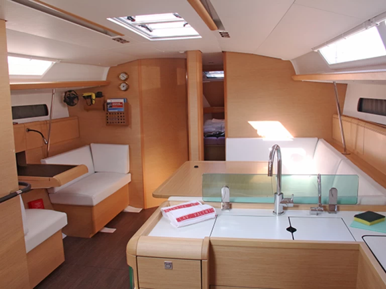 Alquiler de Velero, con o sin patrón Jeanneau San Vincenzo