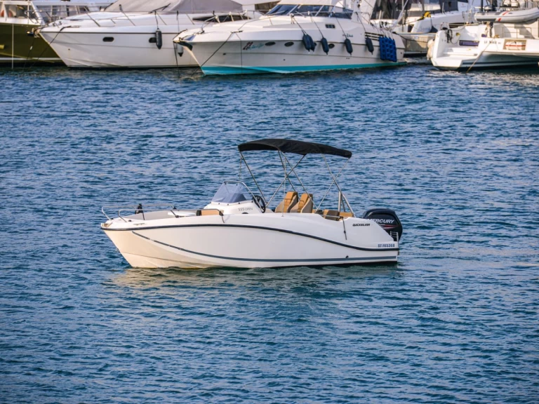 Alquiler de Quicksilver Activ 555 Open en Marsella
